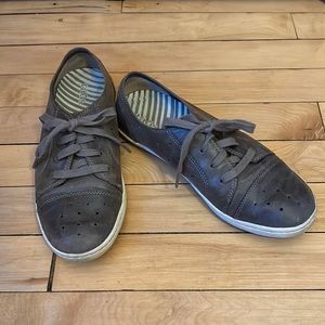 Taos Wholesome Leather Sneaker